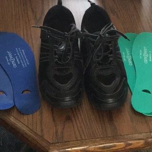 Black OrthoFeet Tennis Shoe Size 9 with Inserts